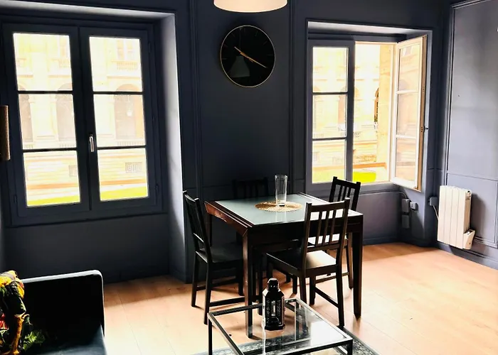 Design And Luxe Hyper Centre דירה *